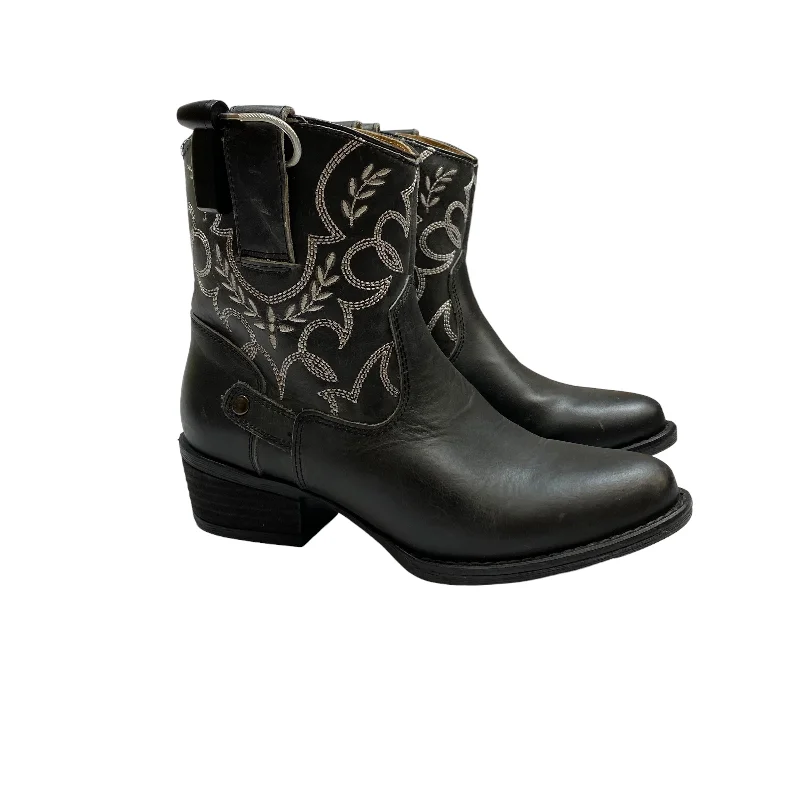 Black Boots Western Cmb, Size 7