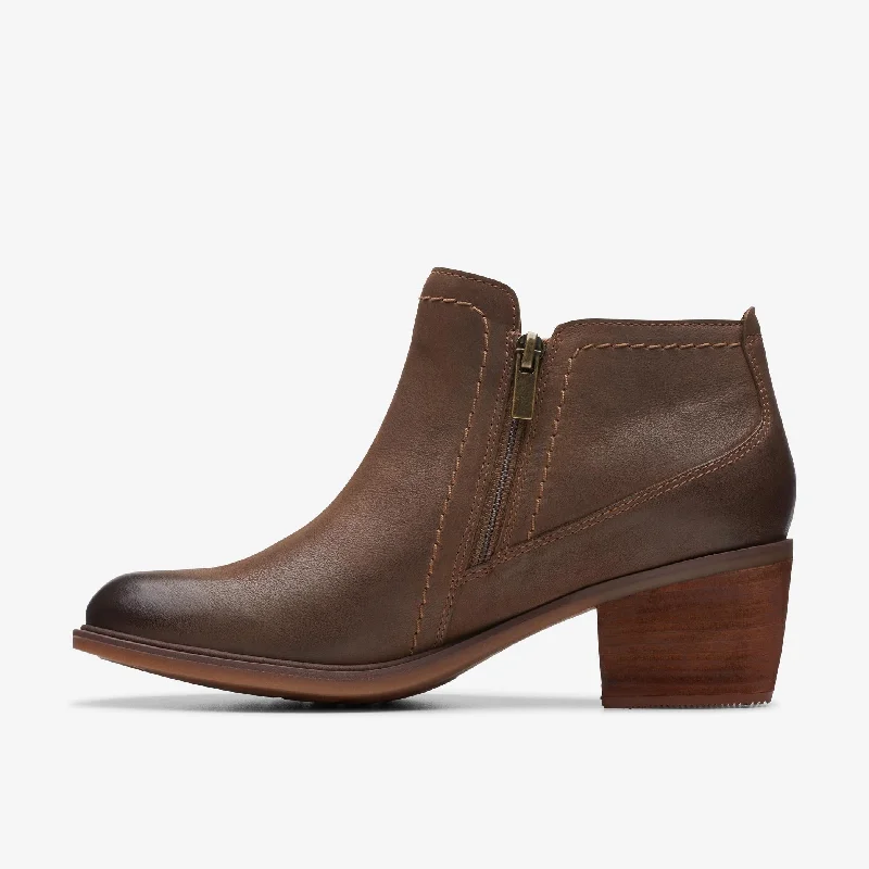 Clarks Neva Lo (Women’s) - Dark Tan Leather