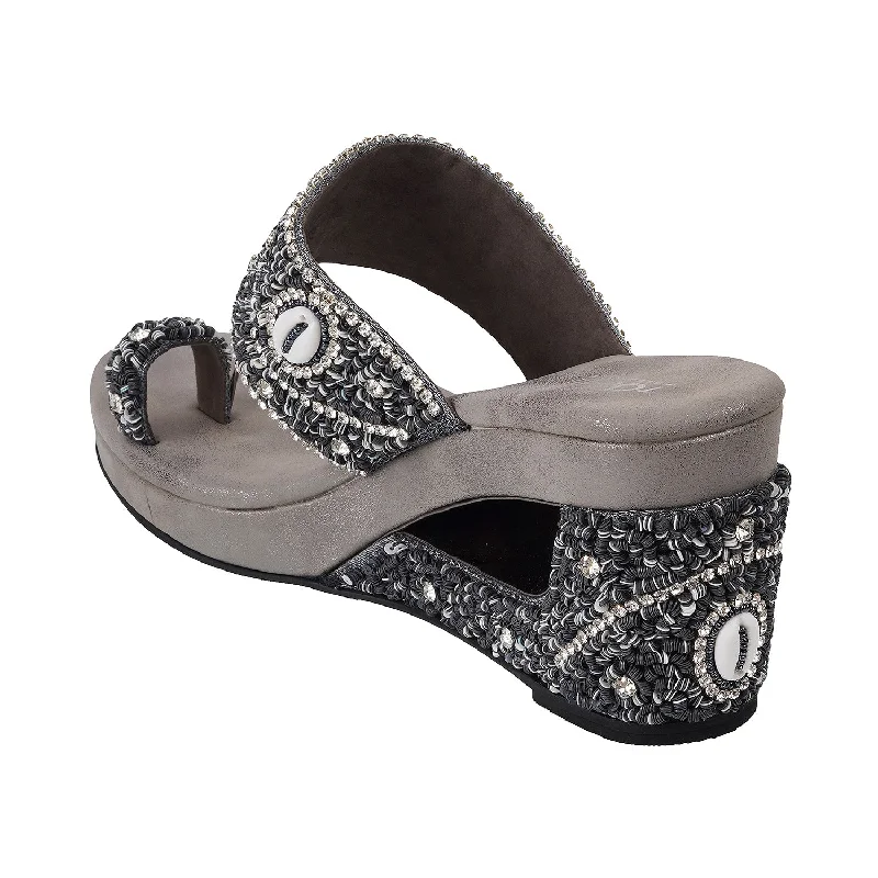 Stylish Women's Leather Slip-On Sandals With Chic Floral Accents